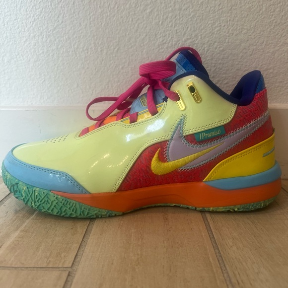 Nike LeBron 20 Men’s Basketball, size 8 - Picture 6 of 10